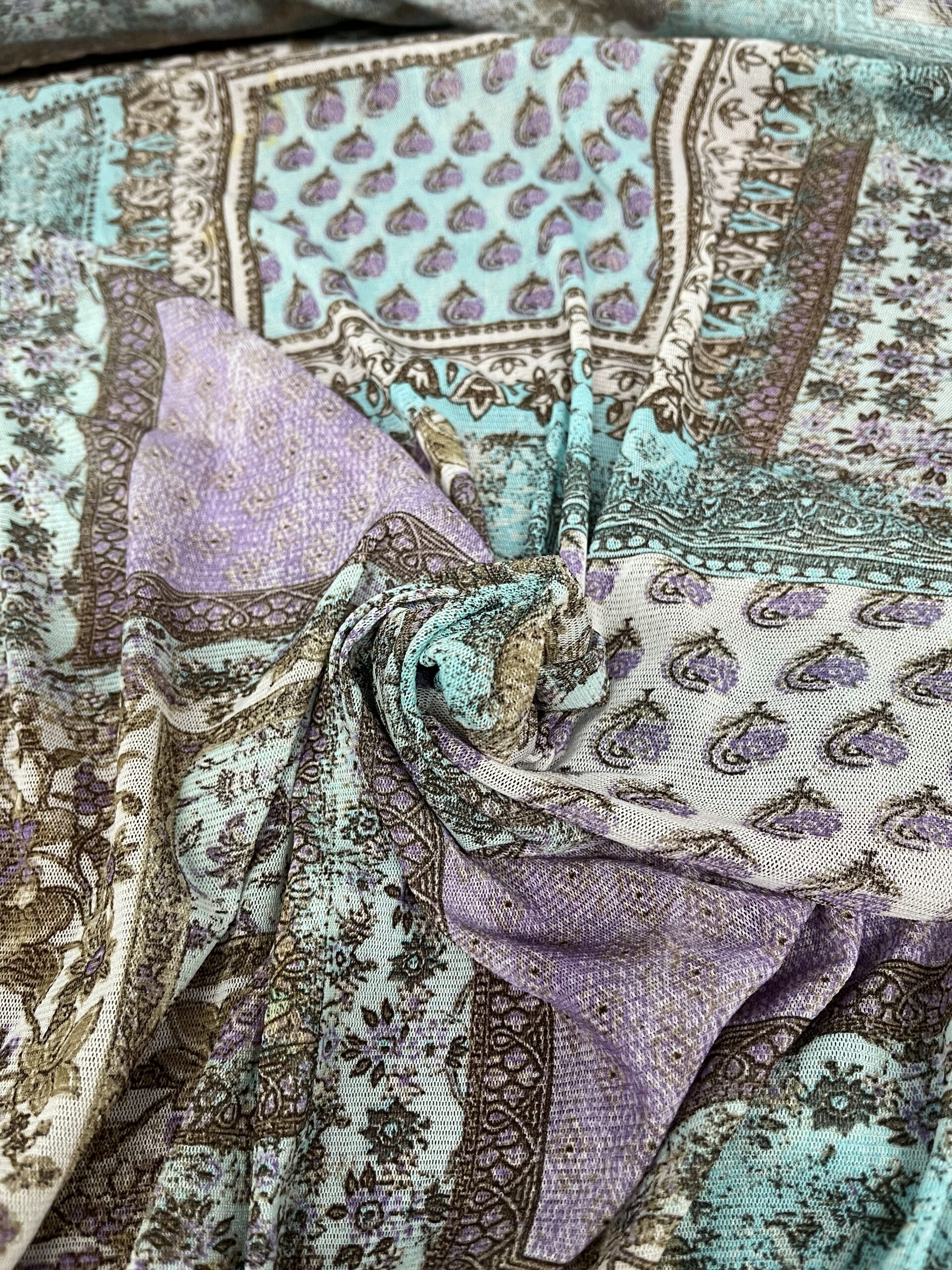 Tissu polyester motif bohème